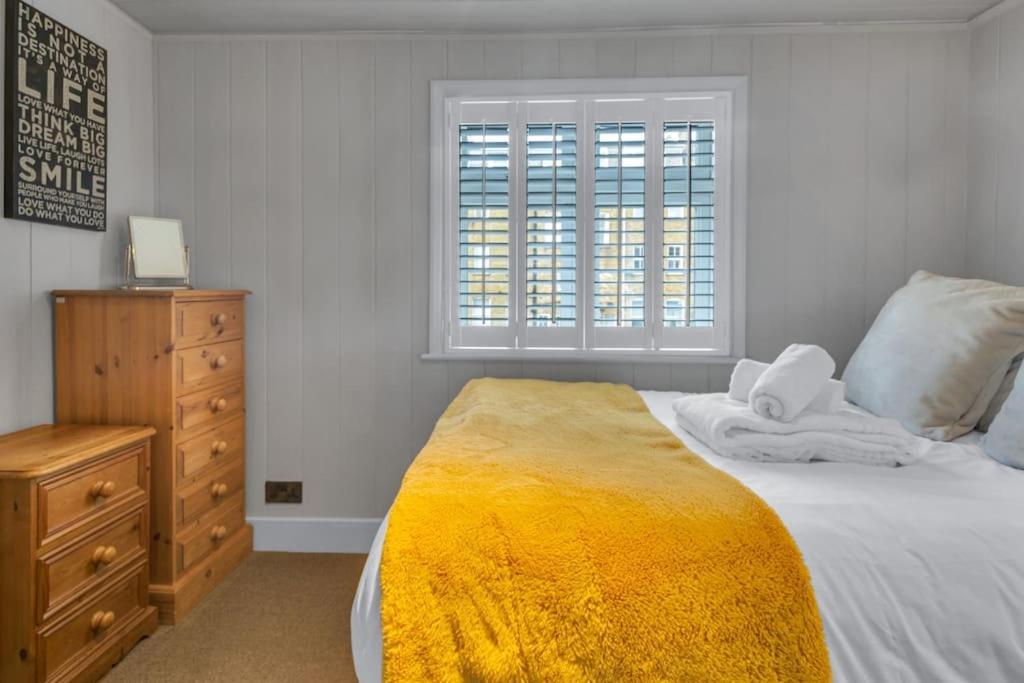 Two Bedroom Private Cottage With Private Parking Just By The Sea Херн Бей Екстериор снимка