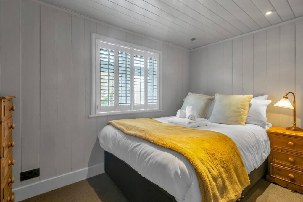 Two Bedroom Private Cottage With Private Parking Just By The Sea Херн Бей Екстериор снимка