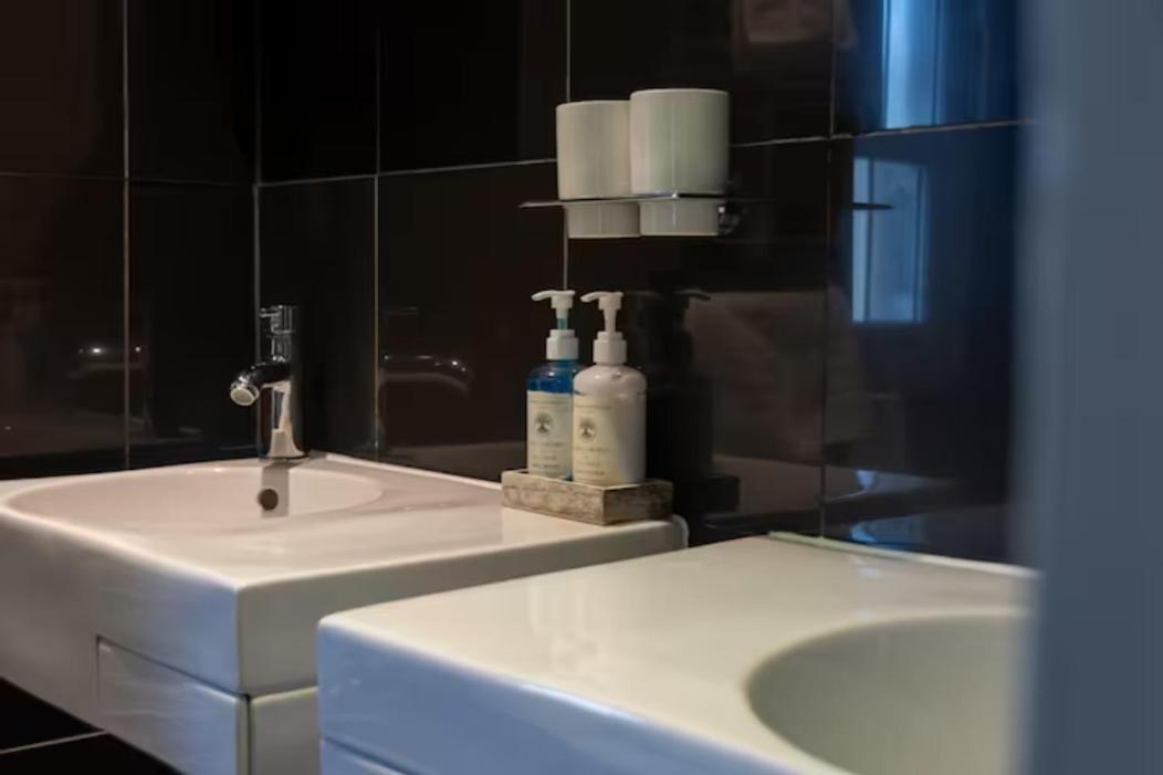 Two Bedroom Private Cottage With Private Parking Just By The Sea Херн Бей Екстериор снимка