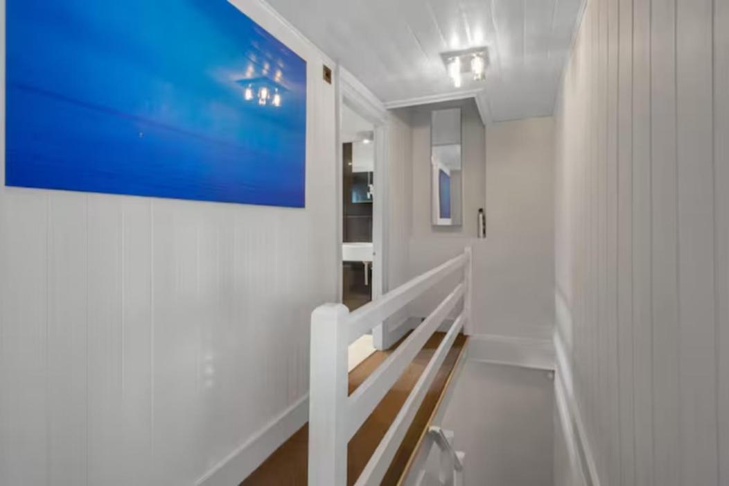 Two Bedroom Private Cottage With Private Parking Just By The Sea Херн Бей Екстериор снимка