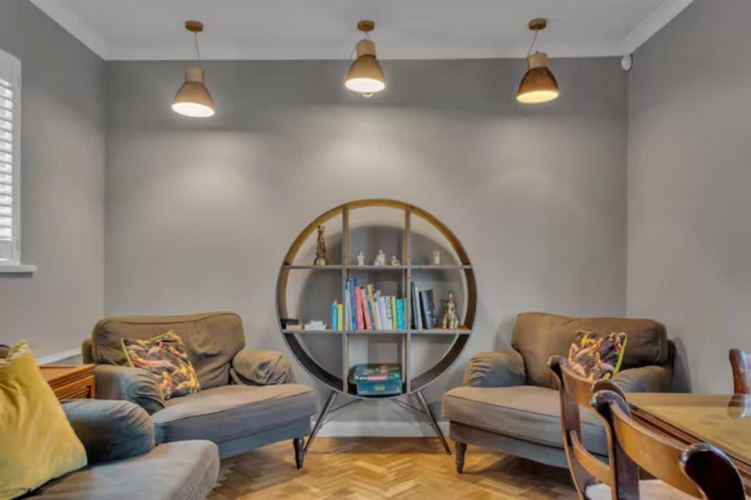 Two Bedroom Private Cottage With Private Parking Just By The Sea Херн Бей Екстериор снимка